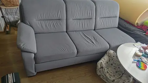 Trojsedák před opravou s prosezenými sedáky