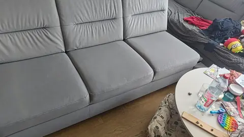 Sedačka s potahy vrácenými na místo